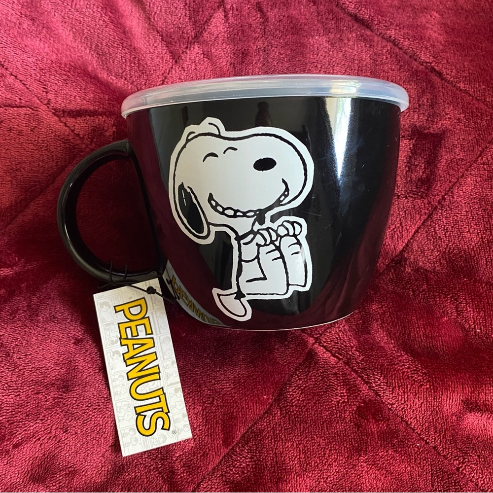 Peanuts Black Soup Bowl with Vented Lid